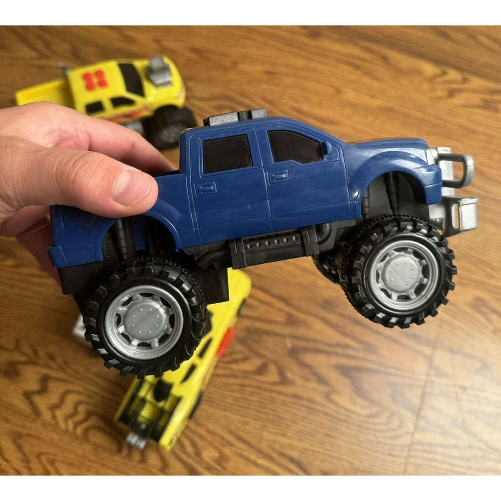 2FAST4U Vintage Yellow Monster‎ Truck Model with Sounds Lights